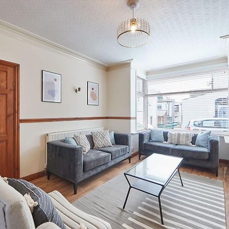 Blue Sky 3 Bedroom Cottage Whitby Bagian luar foto