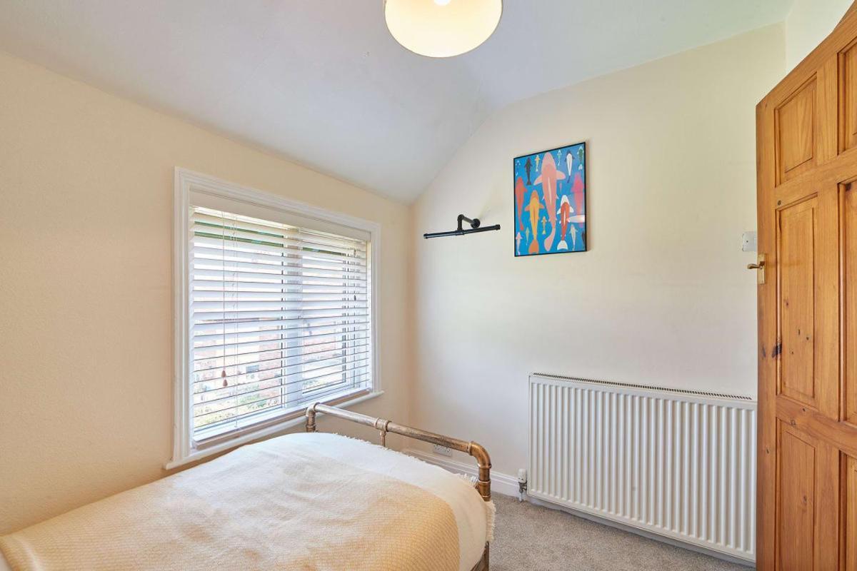 Blue Sky 3 Bedroom Cottage Whitby Bagian luar foto
