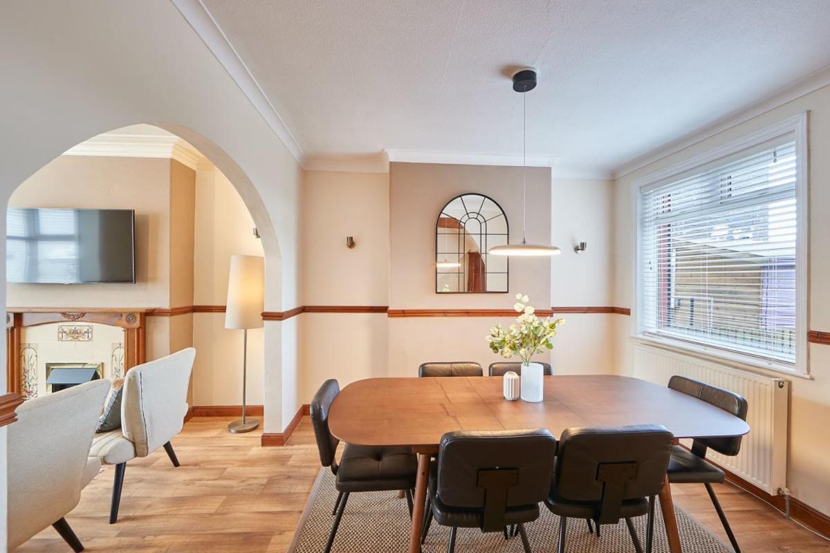 Blue Sky 3 Bedroom Cottage Whitby Bagian luar foto